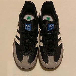 Adidas kids size 9 samba